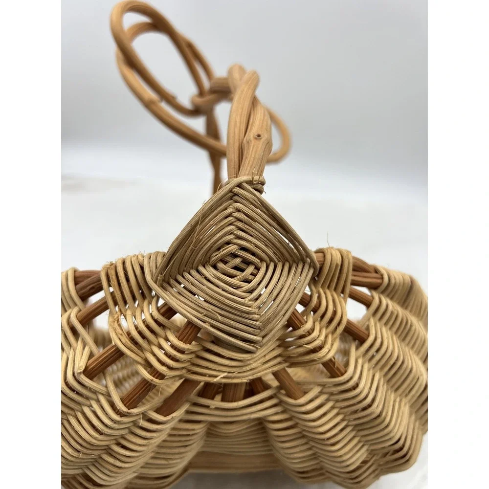 VTG Woven Wicker Buttocks Basket Unique Twisted Loop Handle Natural Boho Decors
